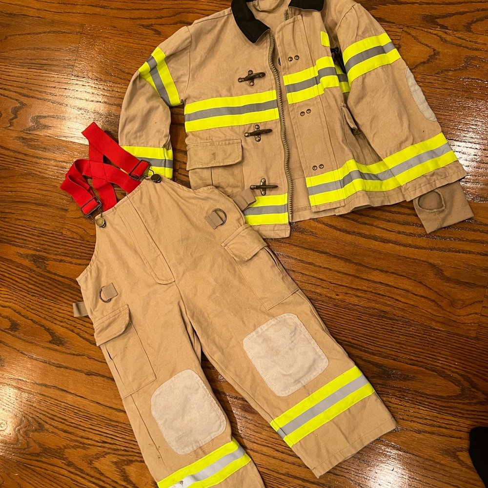 Aeromax firefighter costume boys 3-4